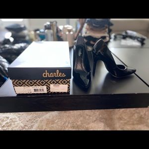 Charles David black patent leather pumps